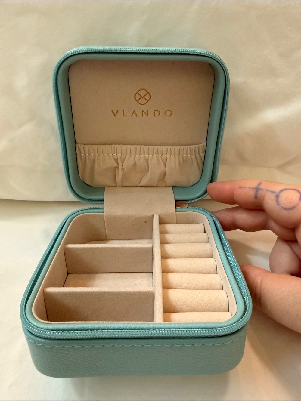 Vlando Travel Jewelry Case in Seafoam Green